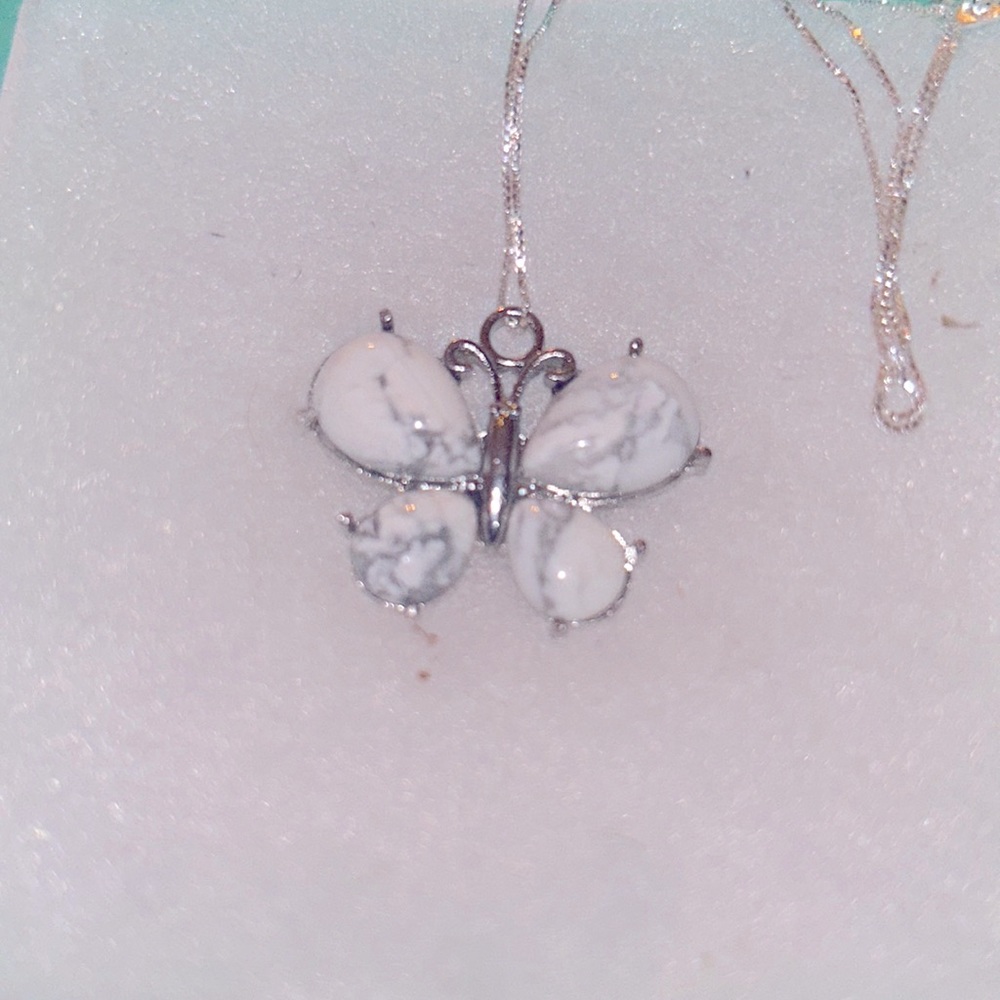 Hippie Boho Natural Howlite Butterfly 🦋 Silver 16” Neck… - Picture 3 of 5
